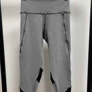 Calza clásica gris con recortes